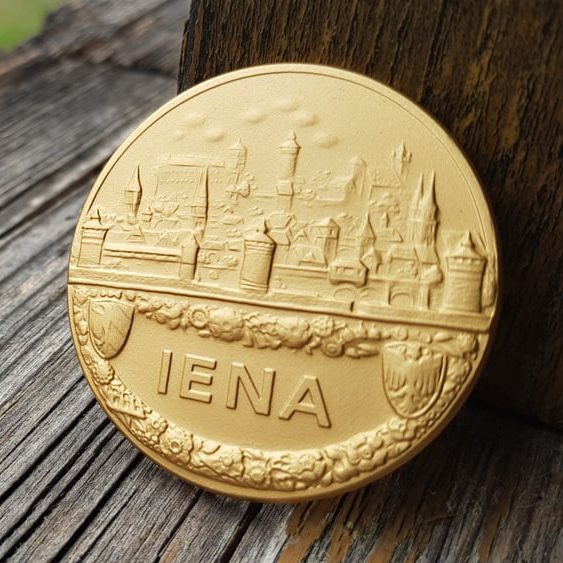 Für unsere Erfindung, Sitzkissen gegen Schmerzen haben wir eine Goldmedailler auf der internationalen Erfindermesse gewonnen.